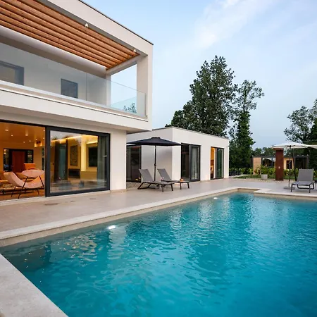 Sonia Near Labin - Rabac For 8 Persons With 40 M2 Heated Pool, Wellness & Kids Playground Vila