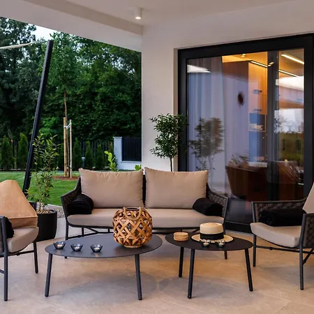 Vila Sonia Near Labin - Rabac For 8 Persons With 40 M2 Heated Pool, Wellness & Kids Playground Vrvari