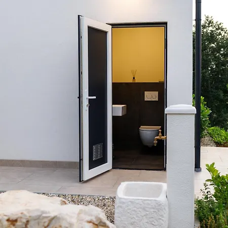 Vila Sonia Near Labin - Rabac For 8 Persons With 40 M2 Heated Pool, Wellness & Kids Playground Vrvari